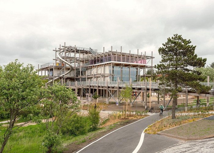 Saint Peter-Ording zoo Holzer Kobler Architekturen, Jan Bitter · ERLEBNIS-HUS ST.PETER ... photo