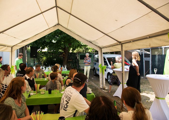 Aquarien- und Terrarienverein Nymphaea e.V. Überwältigendes Sponsoring mit feierlicher Übergabe des nagelneuen ... photo