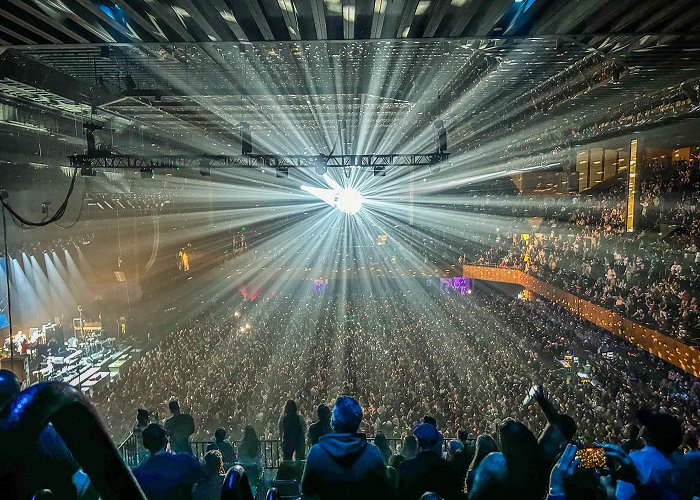 Bill Graham Civic Auditorium San Francisco show 12/30/23 : r/LCDSoundsystem photo