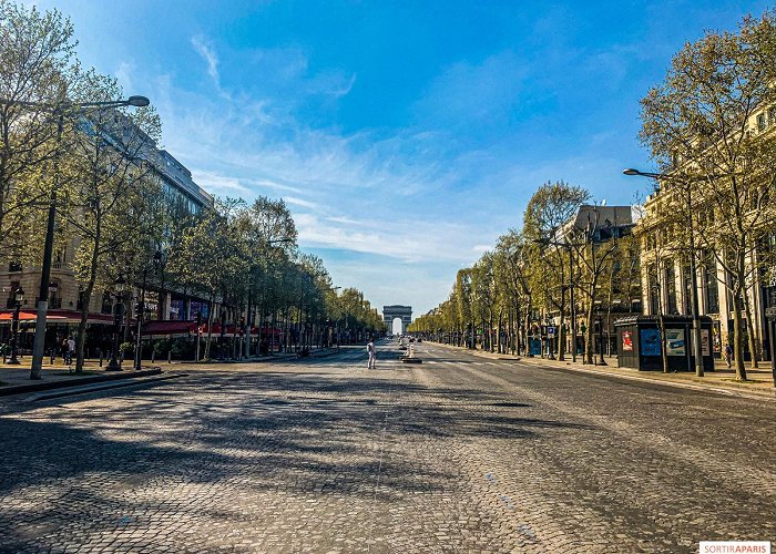 Avenue des Champs-Elysées 10km des Champs-Elysées, the race on the world's most beautiful ... photo