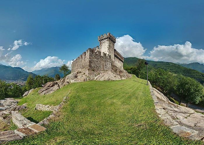 Castello di Sasso Corbaro Castello di Sasso Corbaro / Centro espositivo - Bellinzona - Guidle photo