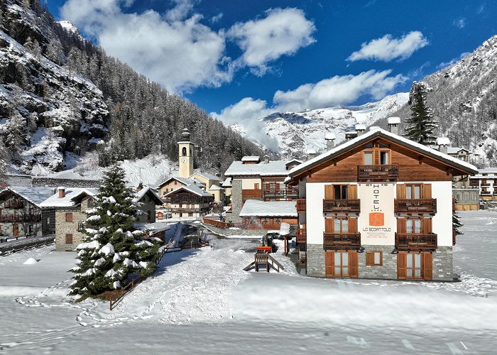 Punta Jolanda Hotel Lo Scoiattolo Gressoney – Zuba are skiing holiday ... photo