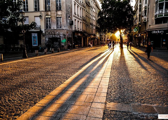 Les Halles (Paris Métro) Did you know? Châtelet-Les Halles is the world's largest ... photo