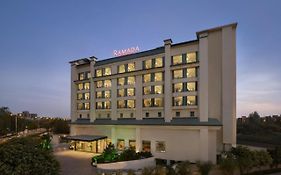 Ramada By Wyndham New Delhi Pitampura Hotel Exterior photo