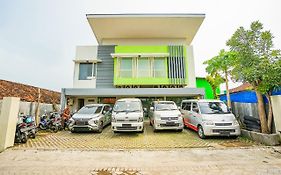 Ardhya Guesthouse Syariah By Ecommerceloka Sidoarjo Exterior photo