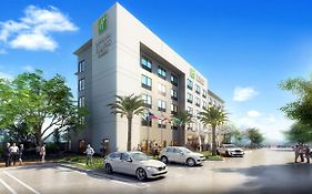 Holiday Inn Express Doral Miami, An Ihg Hotel Exterior photo