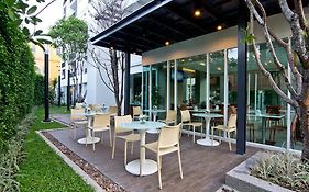 Hotel Amber Sukhumvit 85 Bangkok Exterior photo