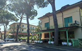 Hotel Flowers Montecatini Terme Exterior photo