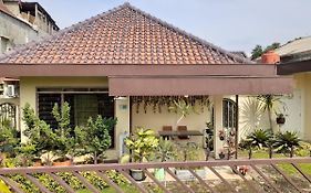 Gio Guesthouse Bogor Exterior photo