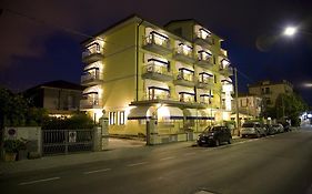 Hotel Fortunella Lido di Camaiore Exterior photo