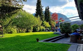 Hotel Alpine Lodge Gstaad Exterior photo