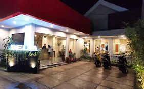 Belva Huis Hotel Bogor Exterior photo