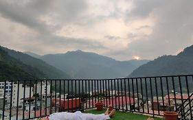 The Blue Jay Hostel Rishikesh Exterior photo