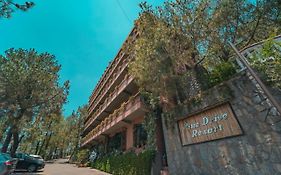 Pine Drive Resort Kasauli Exterior photo