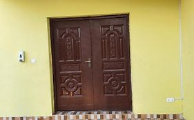 Accra Garden Apartment: Spacious Retreat with Restaurant & Mall Access North Legon Exterior photo