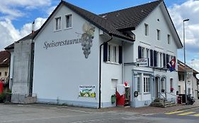 Speiserestaurant Traube Hotel Kuttigen Exterior photo