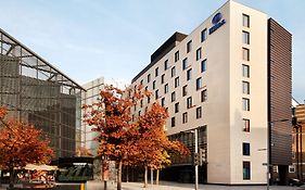 Hilton London Tower Bridge Hotel Exterior photo