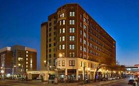 Doubletree By Hilton Memphis Downtown Hotel Exterior photo