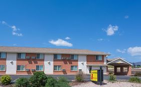 Super 8 By Wyndham Colorado Springs/Chestnut Street Motel Exterior photo