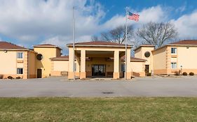 Quality Inn & Suites Seville Exterior photo