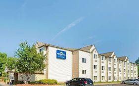 Microtel Inn & Suites By Wyndham Detroit Roseville Exterior photo