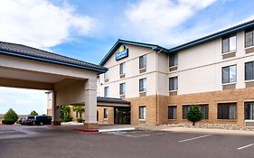 Days Inn & Suites By Wyndham Denver International Airport Exterior photo