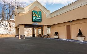 Quality Inn & Suites Indiana Exterior photo