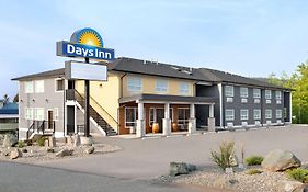 Days Inn By Wyndham 100 Mile House Exterior photo