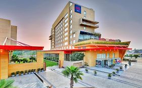 Radisson Red Chandigarh Mohali Hotel Exterior photo