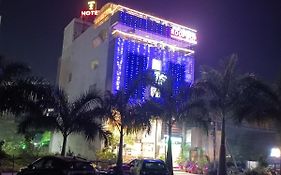 The Tripti Hotel & Banquets Indore Exterior photo