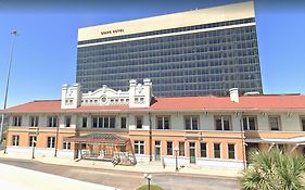 Crowne Plaza Pensacola Grand Hotel Exterior photo