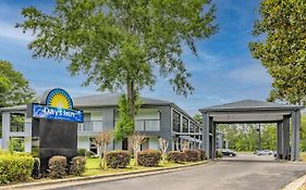 Days Inn By Wyndham Pensacola I-10 Exterior photo