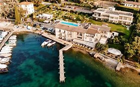 Bella Hotel & Restaurant With Private Dock For Mooring Boats San Felice del Benaco Exterior photo