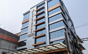 Hotel Feathers Kochi Exterior photo