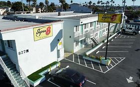 Super 8 By Wyndham Oceanside Downtown Hotel Exterior photo