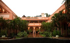 Mango Hill La Serene Puducherry Hotel Purnankuppam Exterior photo