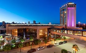 Delta Hotels By Marriott Burnaby Conference Centre Exterior photo