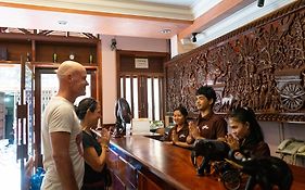 Nawin Palace Guesthouse Phnom Penh Exterior photo