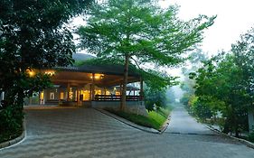 Sterling Wayanad Hotel Sultan Bathery Exterior photo