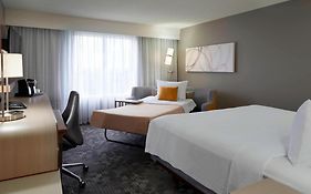 Courtyard By Marriott Toronto Airport Hotel Exterior photo