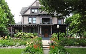 Champaign Garden Inn Exterior photo