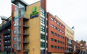 Holiday Inn Express - Glasgow - City Ctr Riverside, An Ihg Hotel Exterior photo