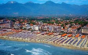 Hotel Montecarlo Lido di Camaiore Exterior photo