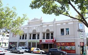 The Courtyard Backpackers Hostel Cape Town Exterior photo