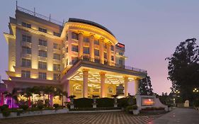 Ramada Plaza By Wyndham, Chandigarh Zirakpur Hotel Exterior photo