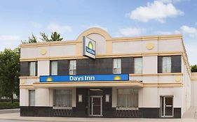 Days Inn By Wyndham Toronto East Beaches Exterior photo