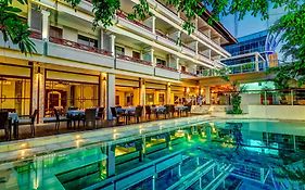 Kuta One Party Hotel Exterior photo