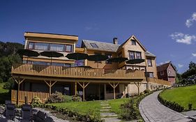 Lavik Fjord Hotel & Apartments Exterior photo