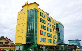 Pine Garden Hotel Kuching Exterior photo