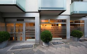 Burns Art & Culture Hotel Dusseldorf Exterior photo